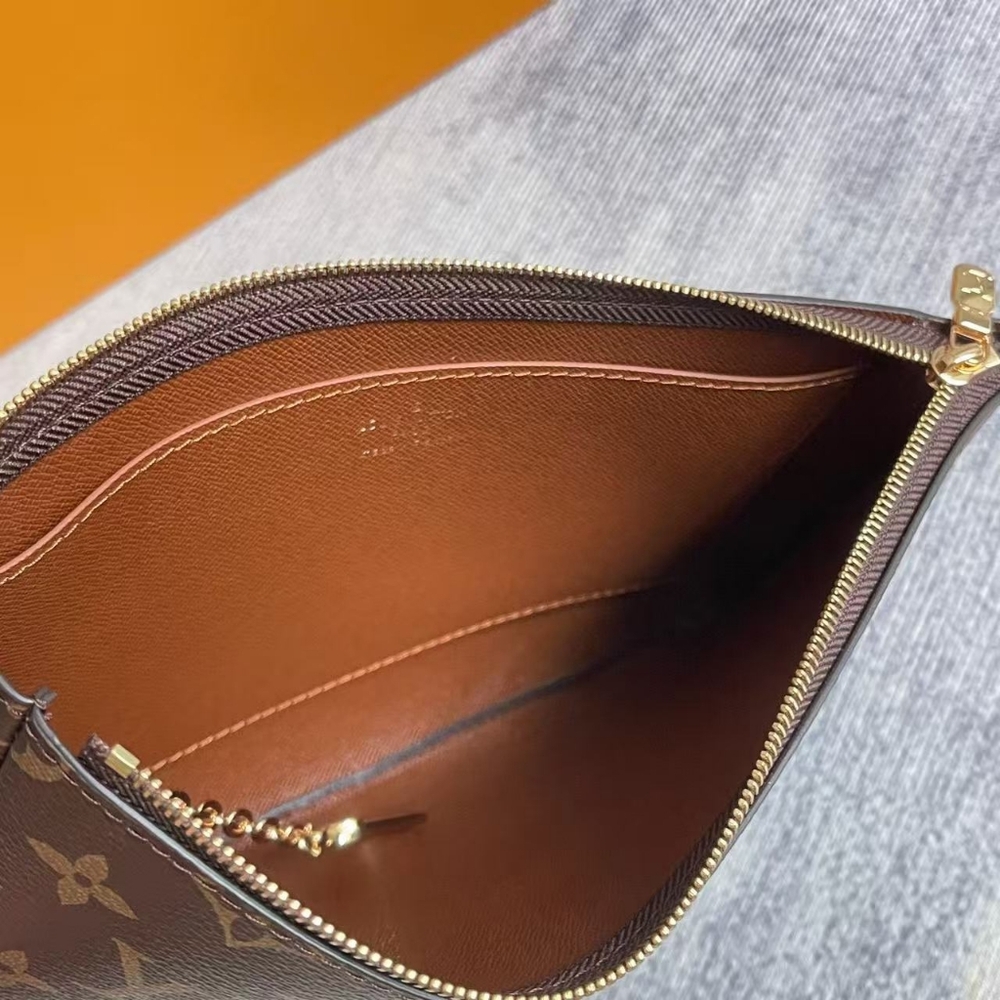 Louis Vuitton Key Pouch M - Picture 8 of 8